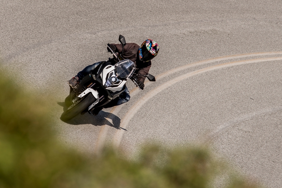 CF Moto 650MT action 2