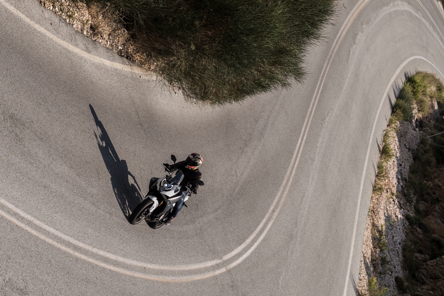 CF Moto 650MT action 3
