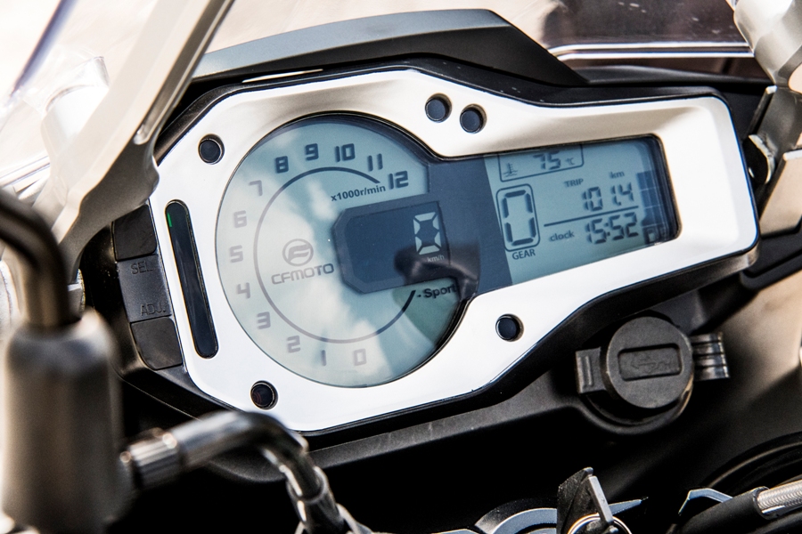 CF Moto 650MT details 5