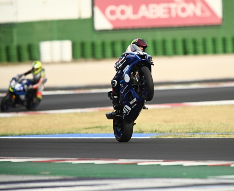 Giannis Peristeras win yamaha r7 cup 2