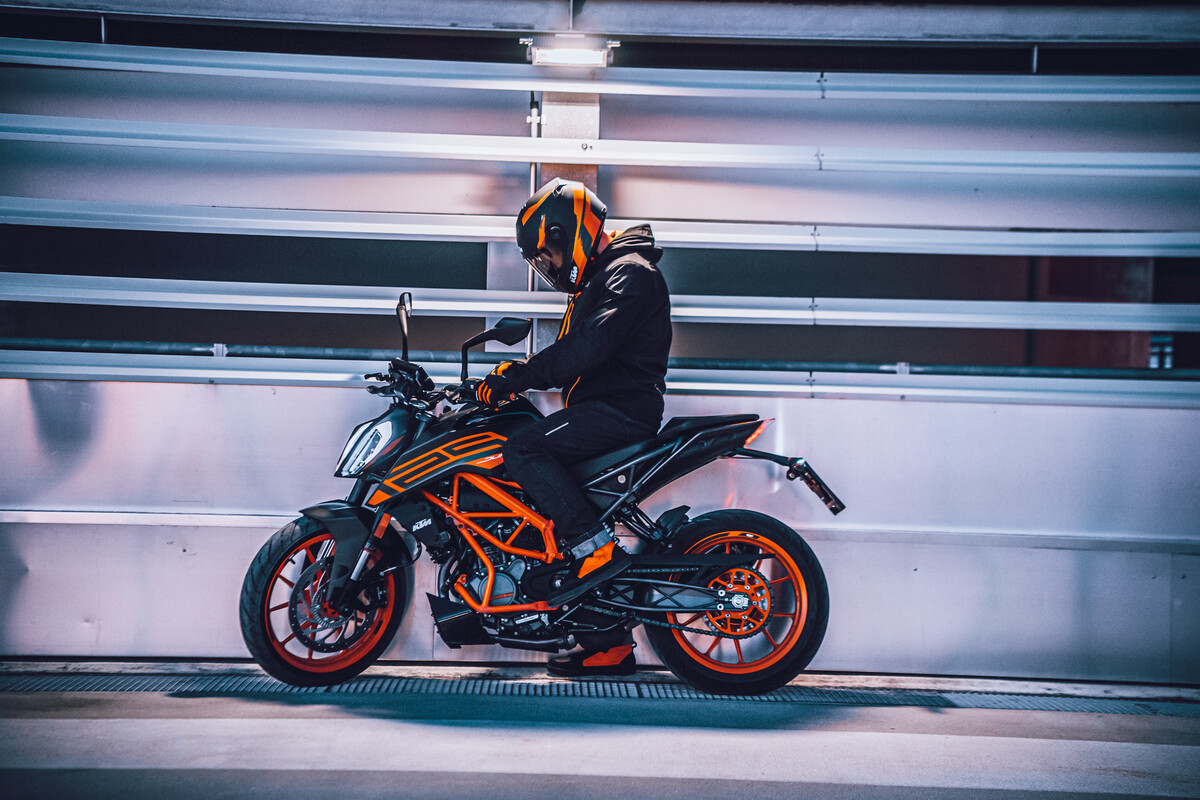 358660 KTM Naked Model Range Action EU Global
