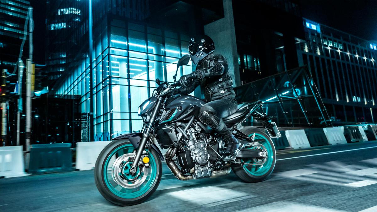 2024 Yamaha MT07A EU Midnight Cyan Action 002 03