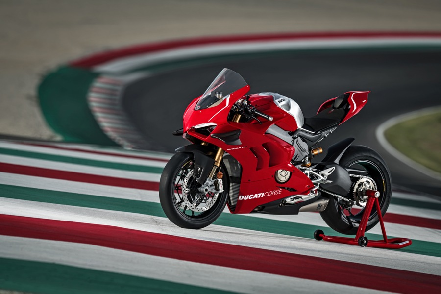 01 DUCATI PANIGALE V4 R ACTION UC69239 Mid