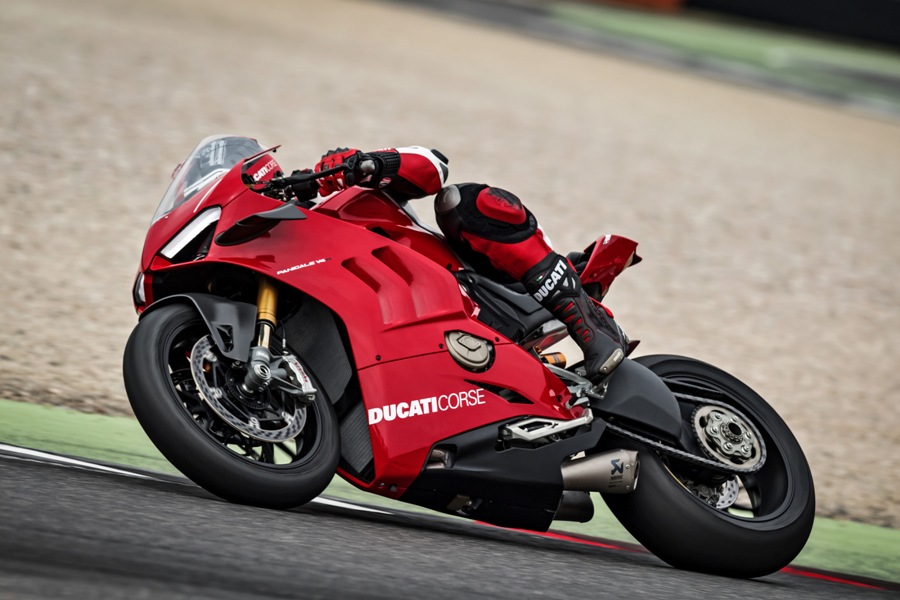 22 DUCATI PANIGALE V4 R ACTION UC69259 Mid