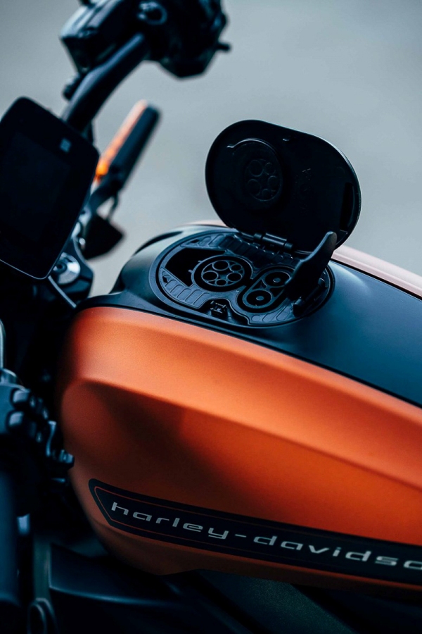 2019 Harley Davidson LiveWire electric cruiser 16