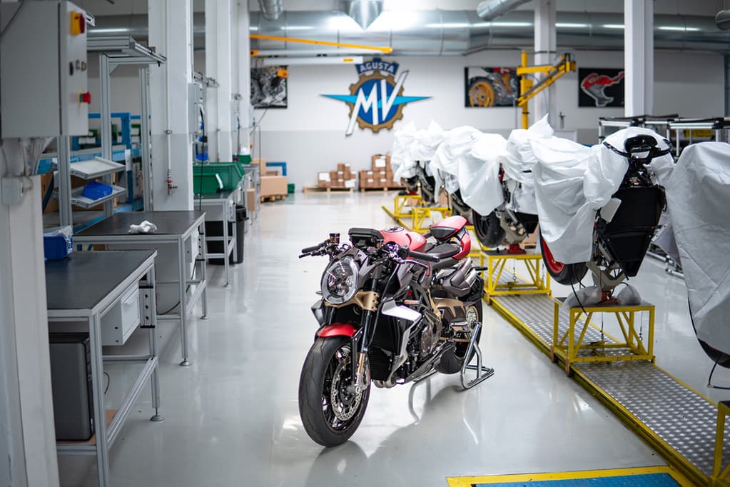 mv agusta superveloce brutale 1000 serie oro sold out 4
