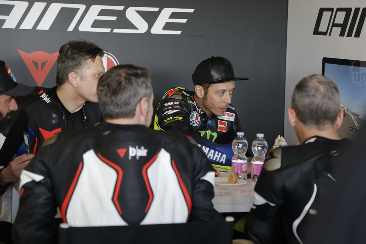 Μάθε να οδηγείς με “δάσκαλο” τον Rossi! Dainese-riding-masters-motogp-class-experience-2020-3