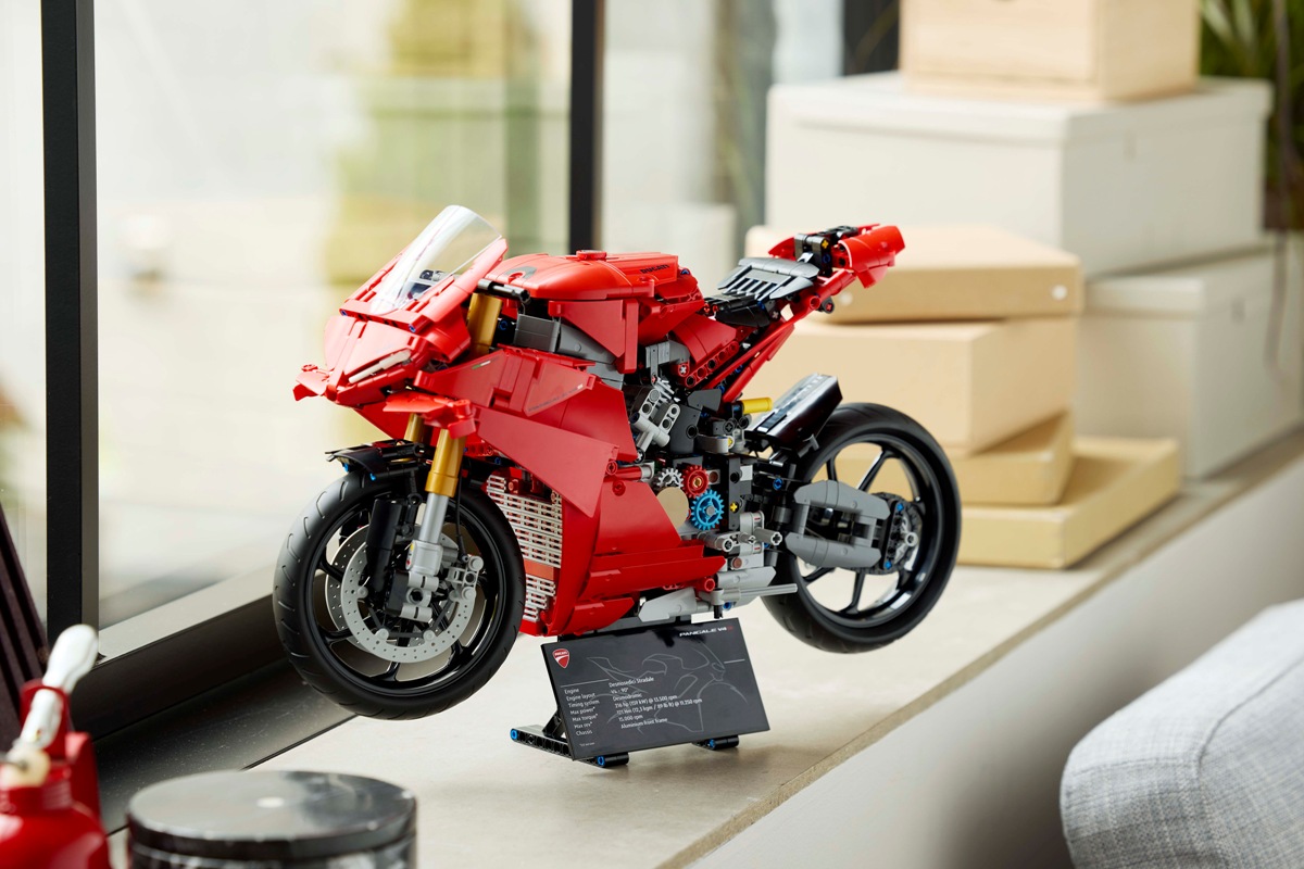 LEGO Ducati PanigaleV4S 2024 3 UC730942 Mid