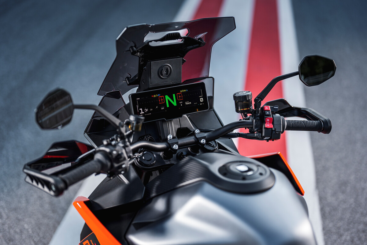 2025 KTM 1390 SUPER DUKE GT 8