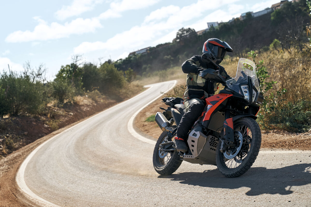 652496 MY25 KTM 790 ADVENTURE ACTION KTM 790 ADVENTURE ACTION