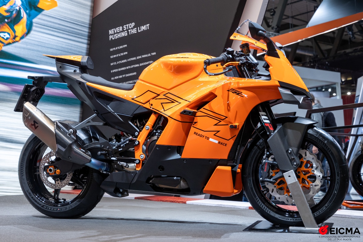 KTM 990 RC R 2025 3