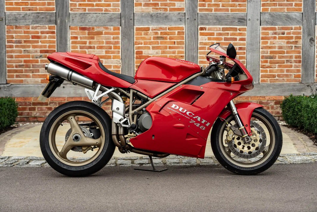 Ducati 748 Biposto 1995