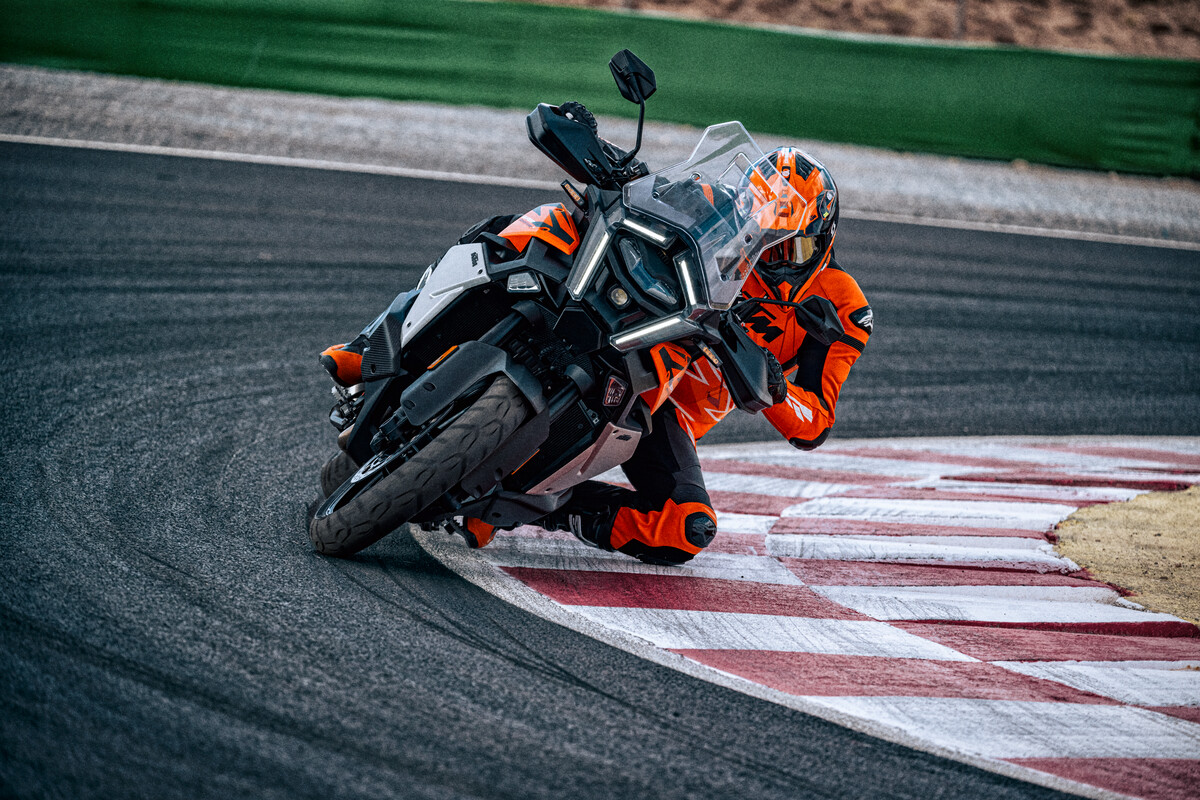 2025 KTM SUPER ADVENTURE S EVO 2