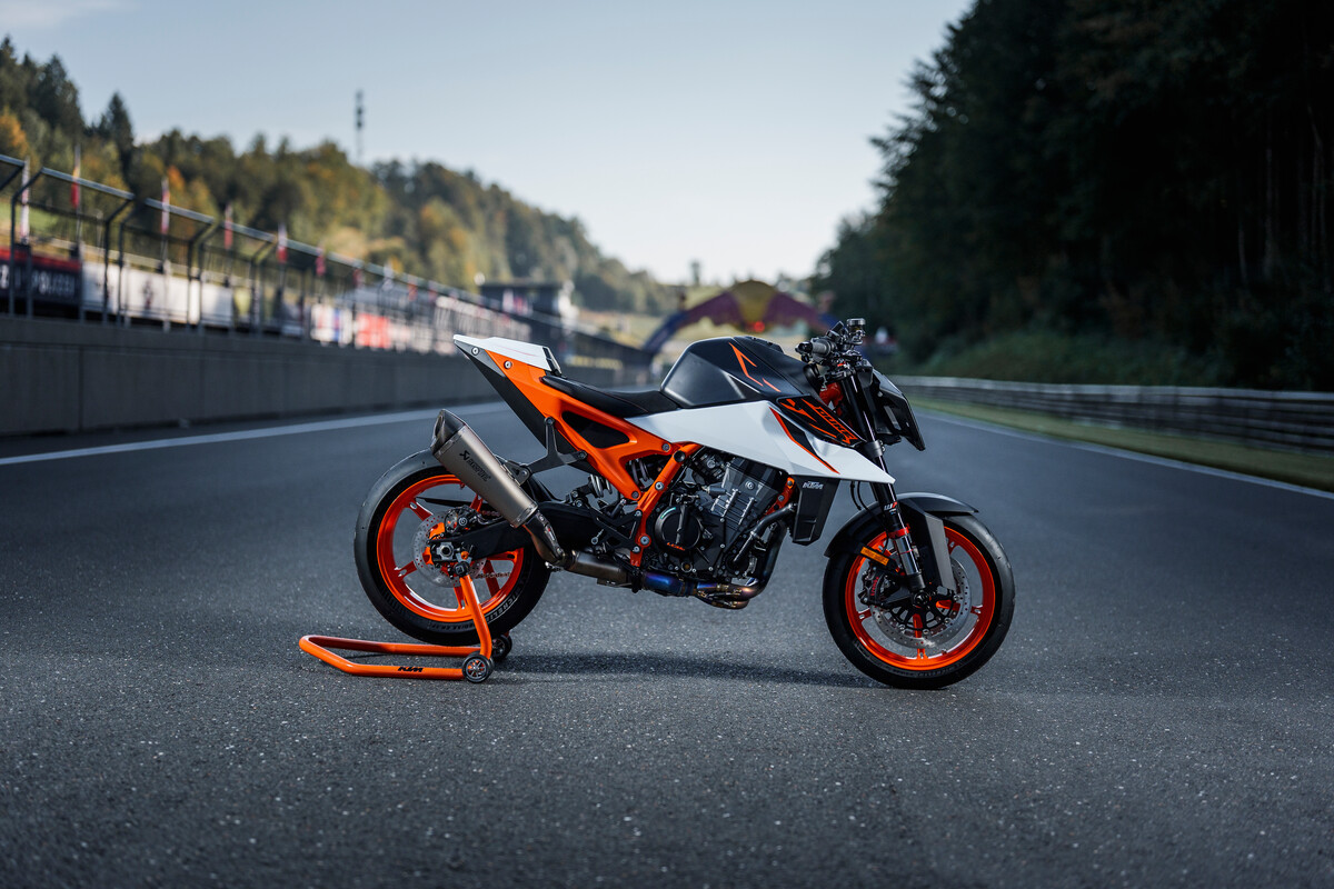 2025 KTM 990 DUKE R 5