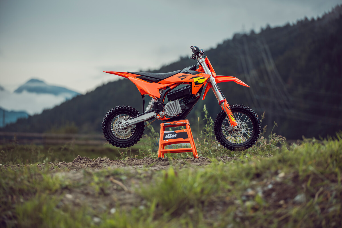 2025 KTM SX E 3 and SX E 5 10