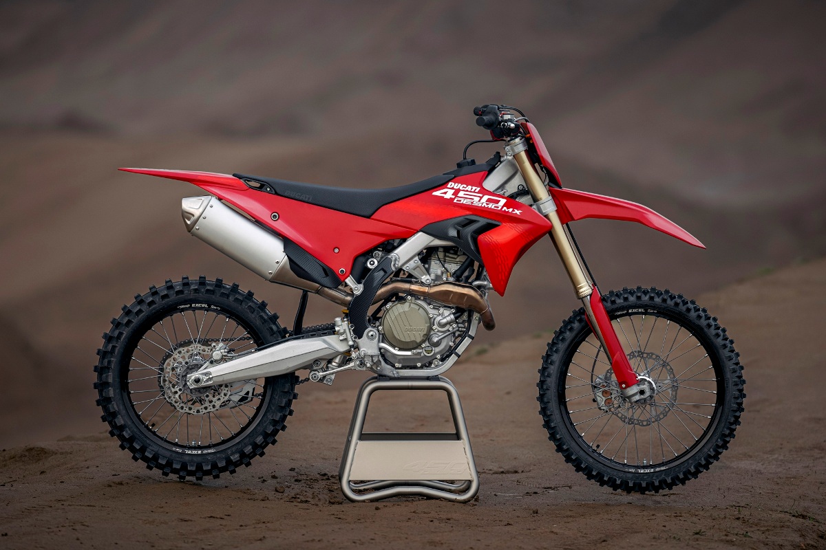 07 MY26 DESMO450 MX STATICS ON LOCATION 2 UC775637 High