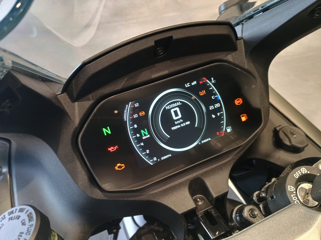 QJMOTOR SRK 921 RR 2025 13