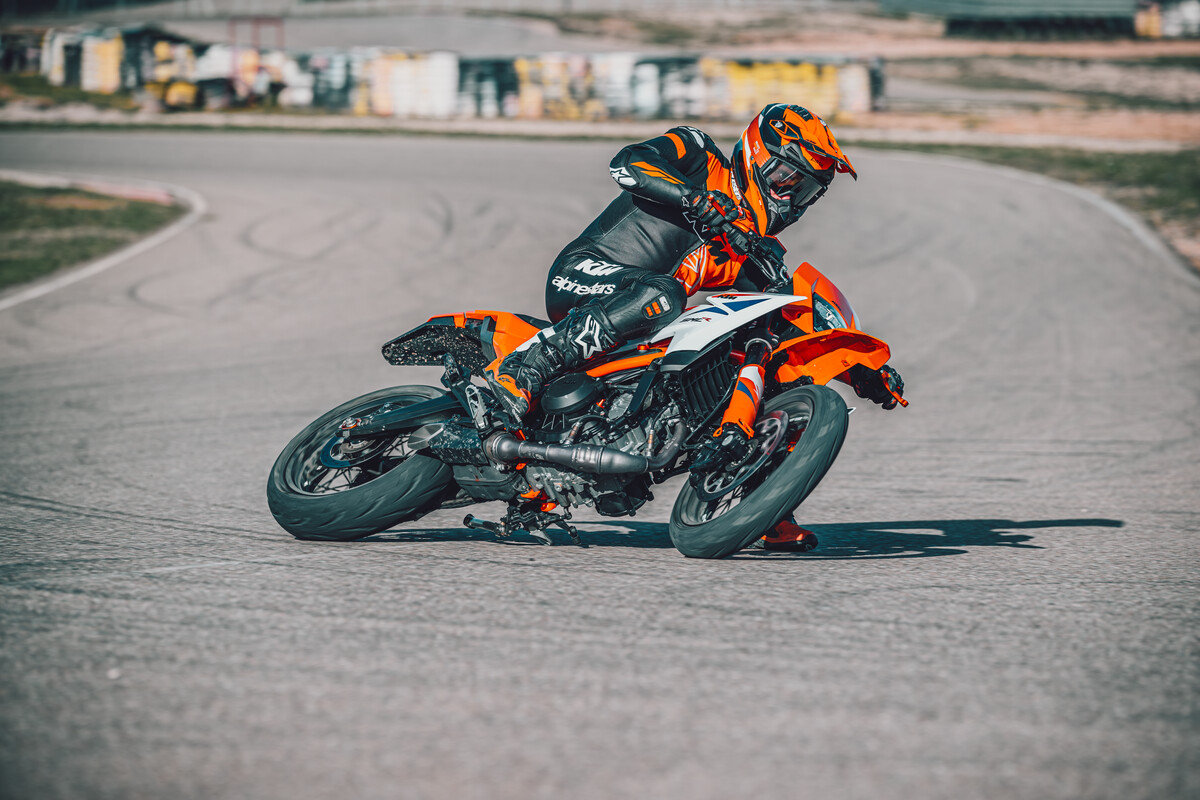 2025 KTM 125 and 390 SMC R 1