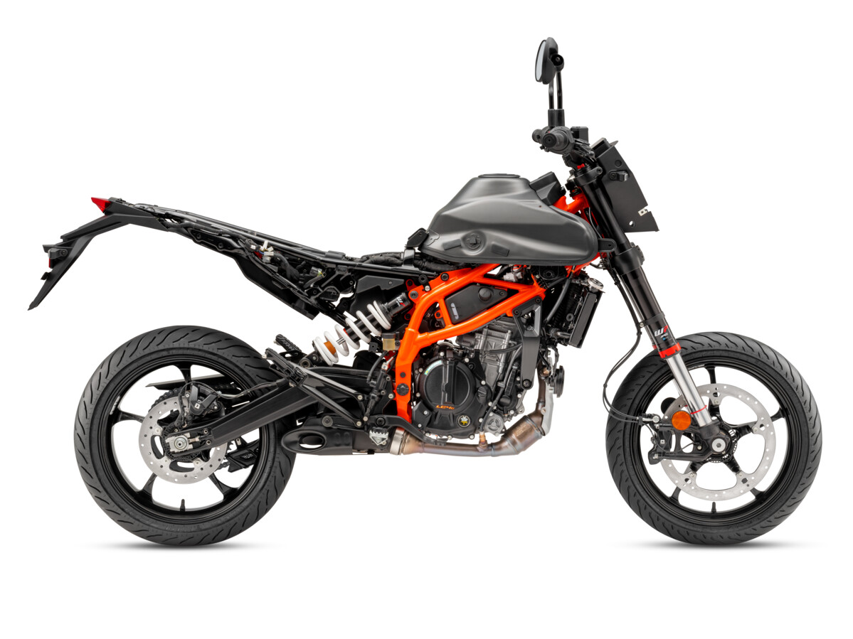 2025 KTM 125 and 390 SMC R 6