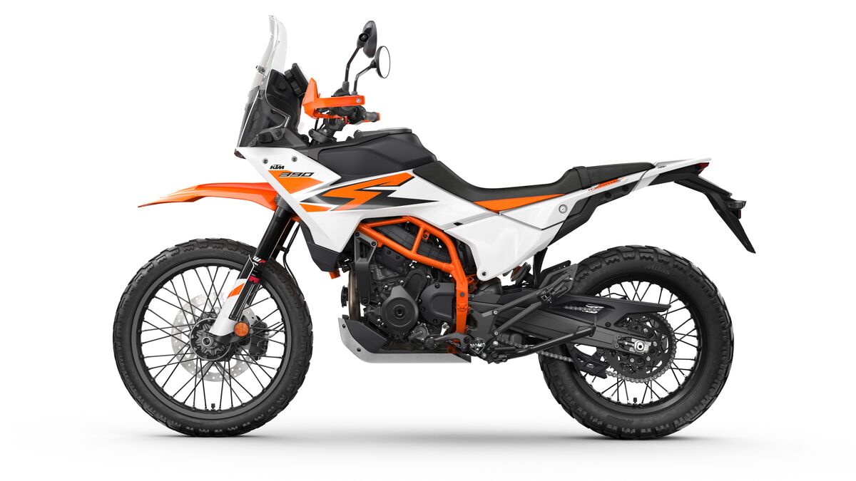 665335 MY25 KTM 390 Adventure R EU Orange 90 left EUROPE GLOBAL