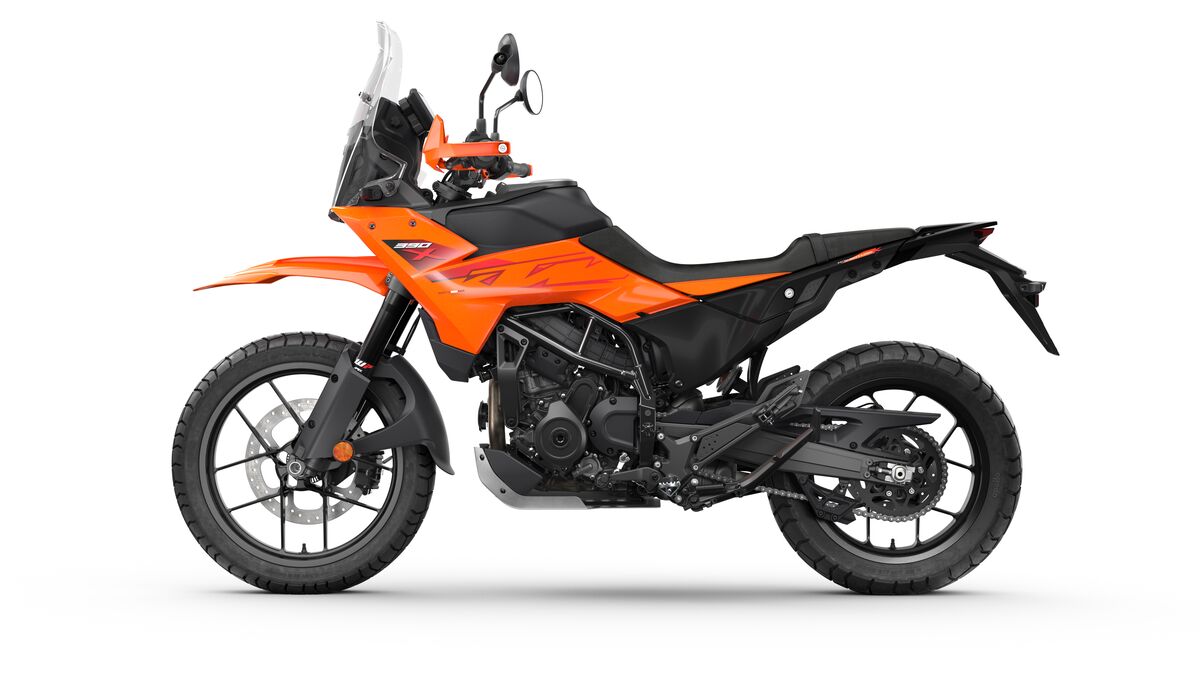 665365 MY25 KTM 390 Adventure X EU Orange 90 left EUROPE GLOBAL