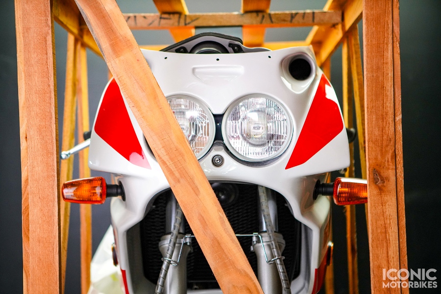 1990 Yamaha FZR750R OW01 5