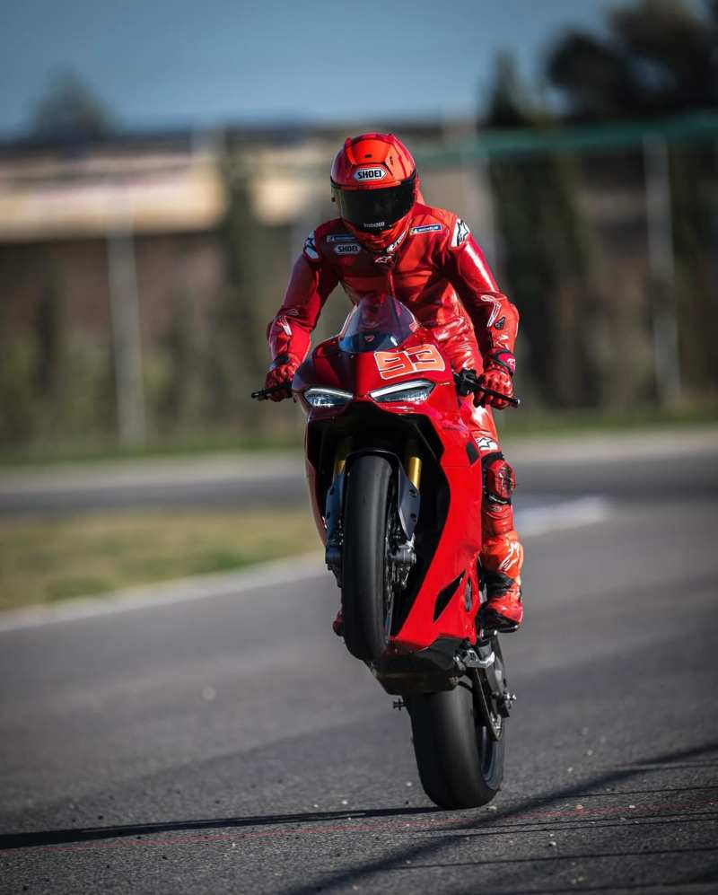 marc marquez ducati panigale v2 2025 2