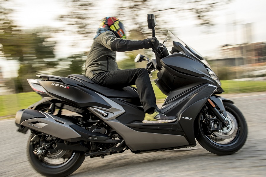 Kymco Xciting S 400i action 4