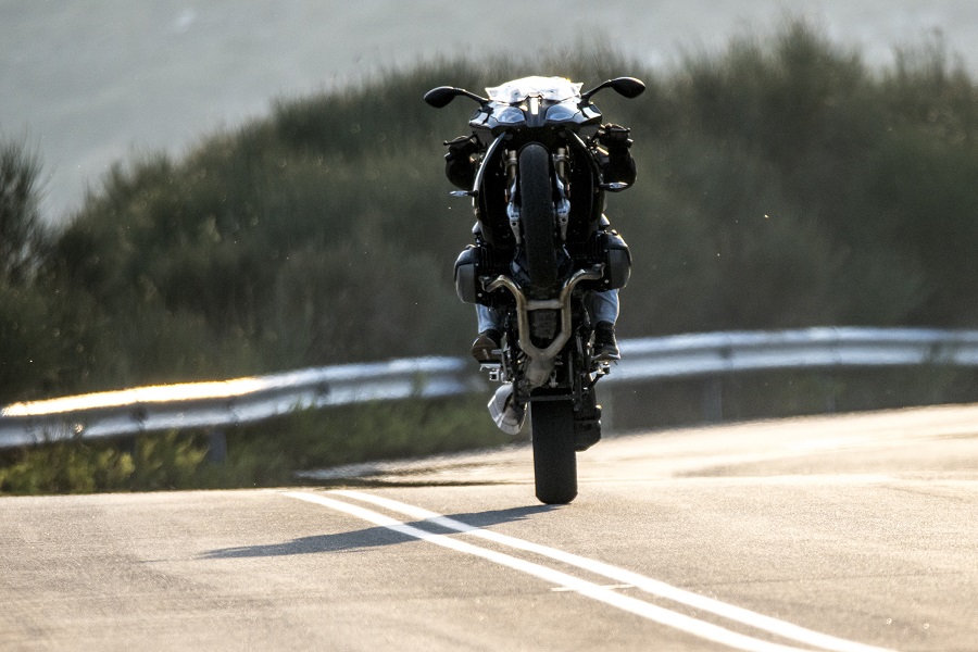 BMW R1200RS action 2