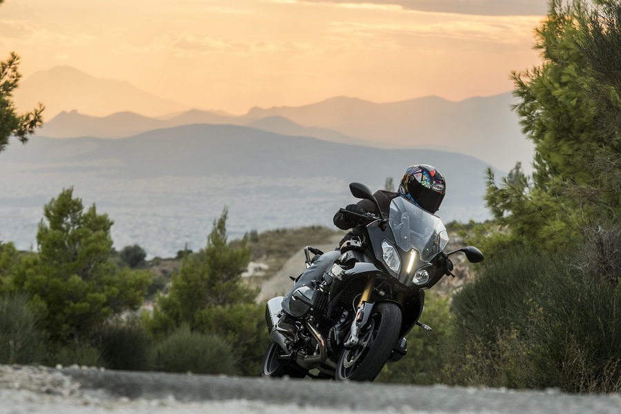 BMW R1200RS action 3