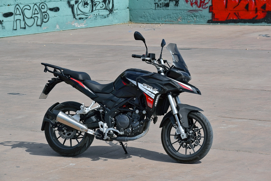 benelli trk 251 ambience 2