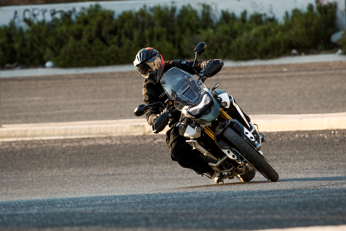 Triumph Tiger 900 Rally Pro action 5