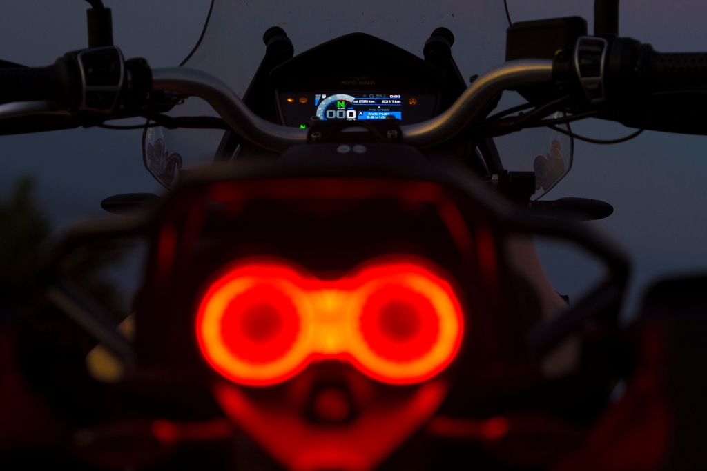 Moto Guzzi V85 TT Travel 2020 details 1