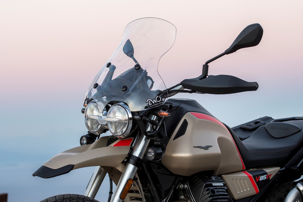 Moto Guzzi V85 TT Travel 2020 details 15