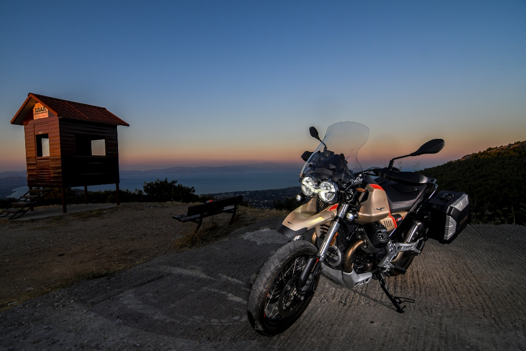 Moto Guzzi V85 TT Travel 2020 static 4